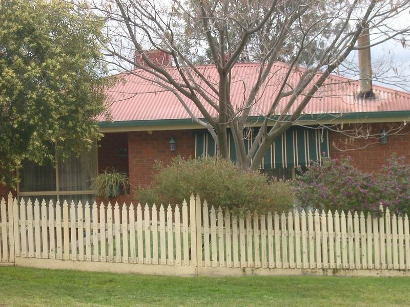 1 Kinred Street, Tumut NSW 2720