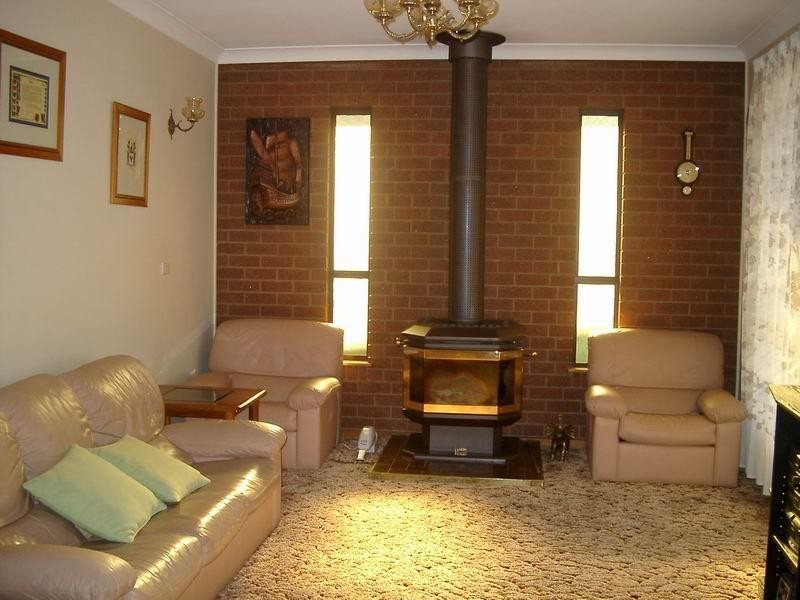8 Wattle Crescent, Batlow NSW 2730