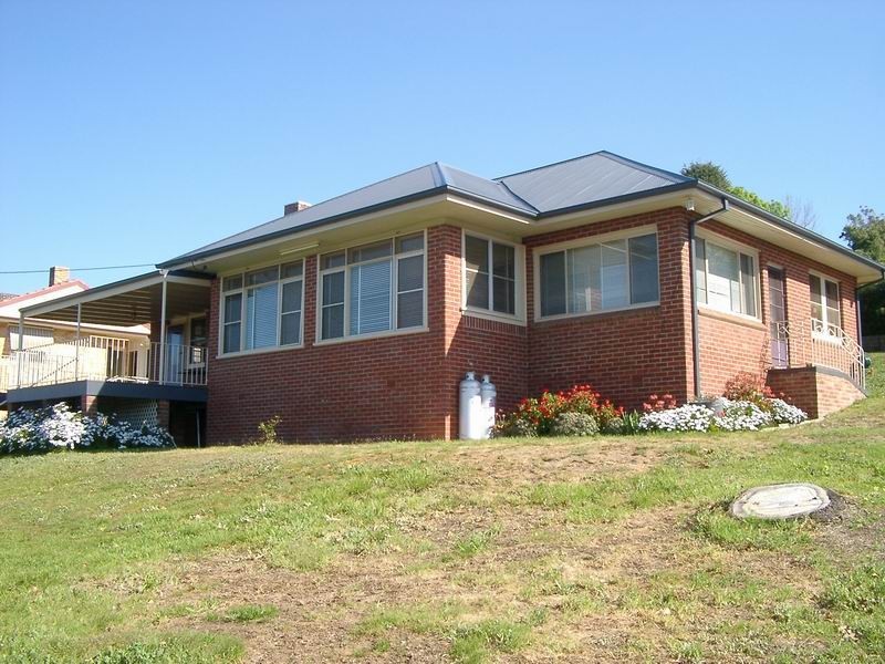 73 Lambie Street, Tumut NSW 2720