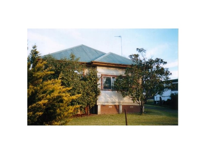 60 Adelong Road, Tumut NSW 2720