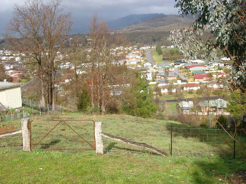 100 Howick Street, Tumut NSW 2720