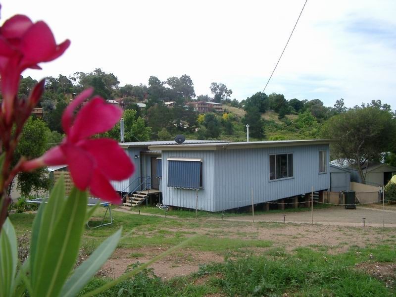 15 Kindred Street, Tumut NSW 2720