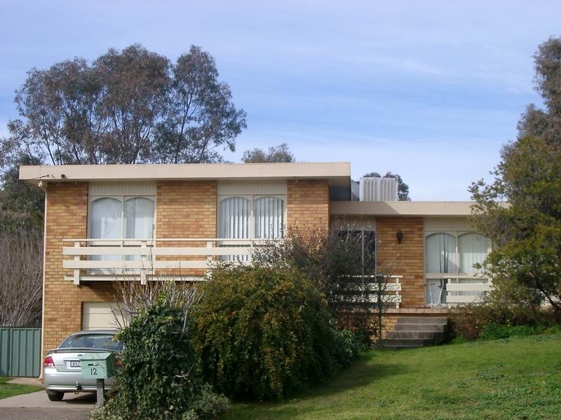 12 Kirra Street, Tumut NSW 2720