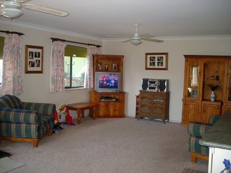 12 Kirra Street, Tumut NSW 2720