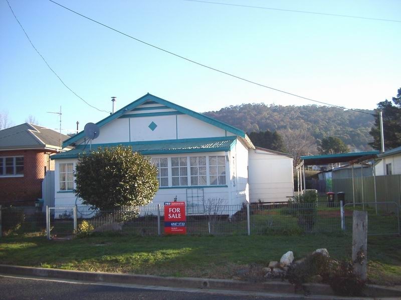 10 Leaburn Ave, Batlow NSW 2730