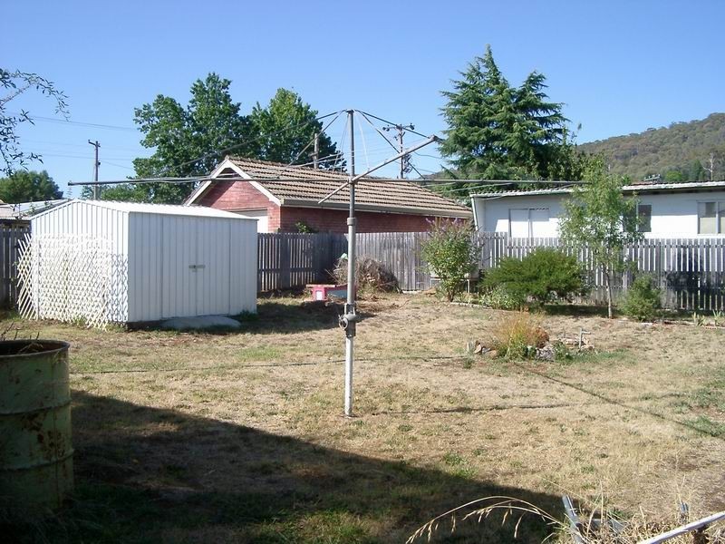 10 Leaburn Ave, Batlow NSW 2730