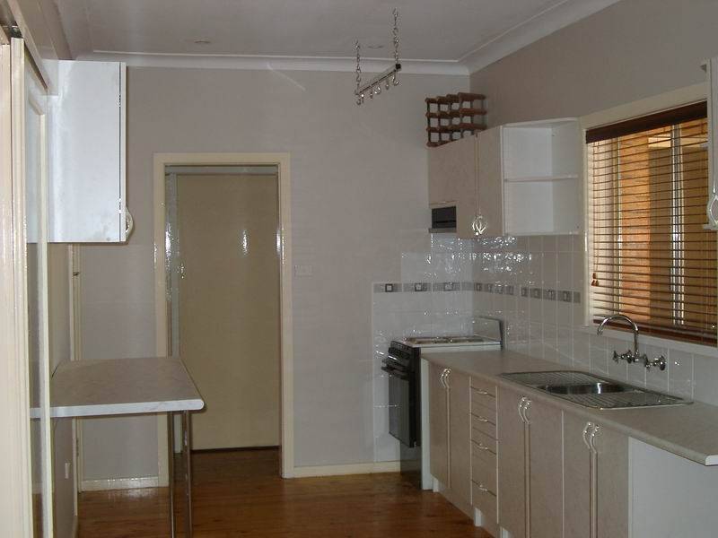 58 Forest Street, Tumut NSW 2720