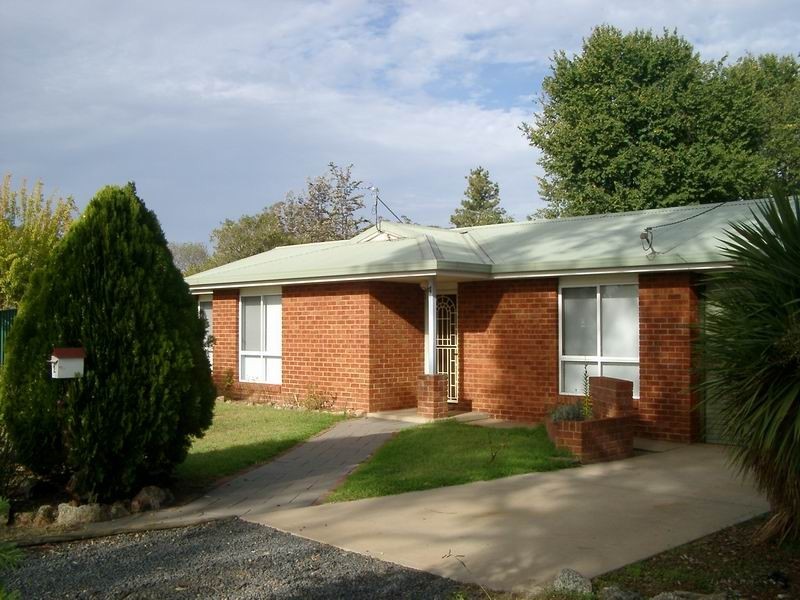 2 Currawong Street, Tumut NSW 2720