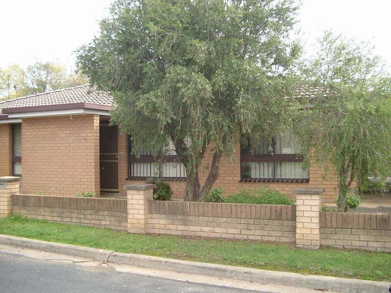 2/147 Capper Street, Tumut NSW 2720
