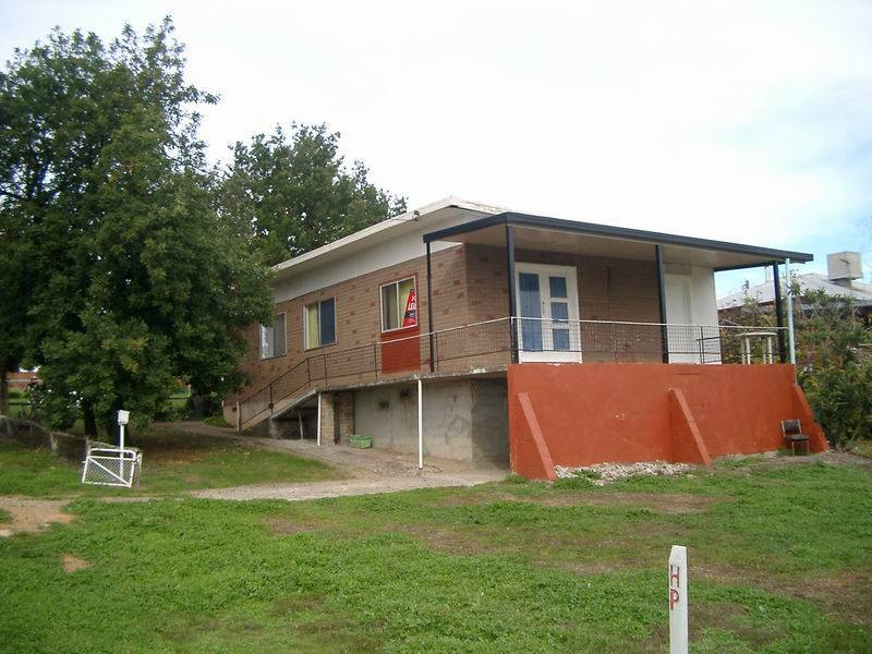 1 Colwell Street, Tumut NSW 2720