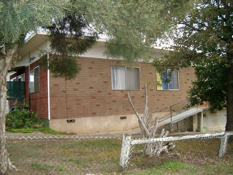 1 Colwell Street, Tumut NSW 2720