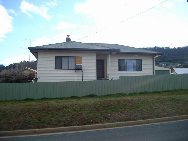 42 Forest Road, Batlow NSW 2730