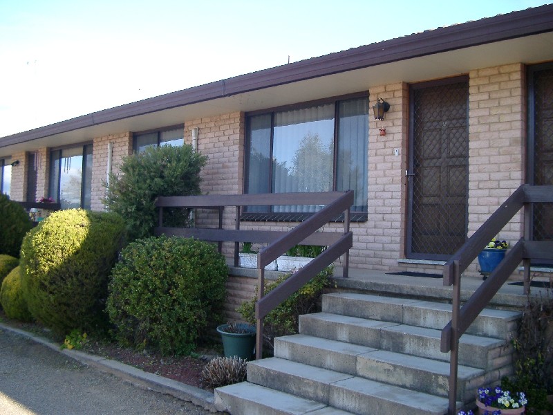 2/38 CAREY STREET, Tumut NSW 2720