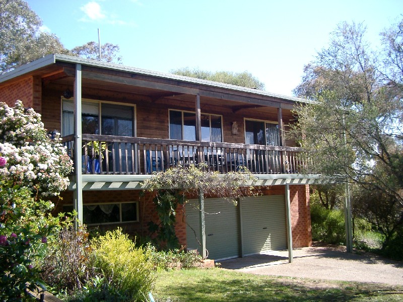 9 Bundara Cres, Tumut NSW 2720