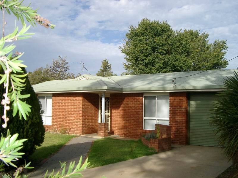 2 Currawong road, Tumut NSW 2720