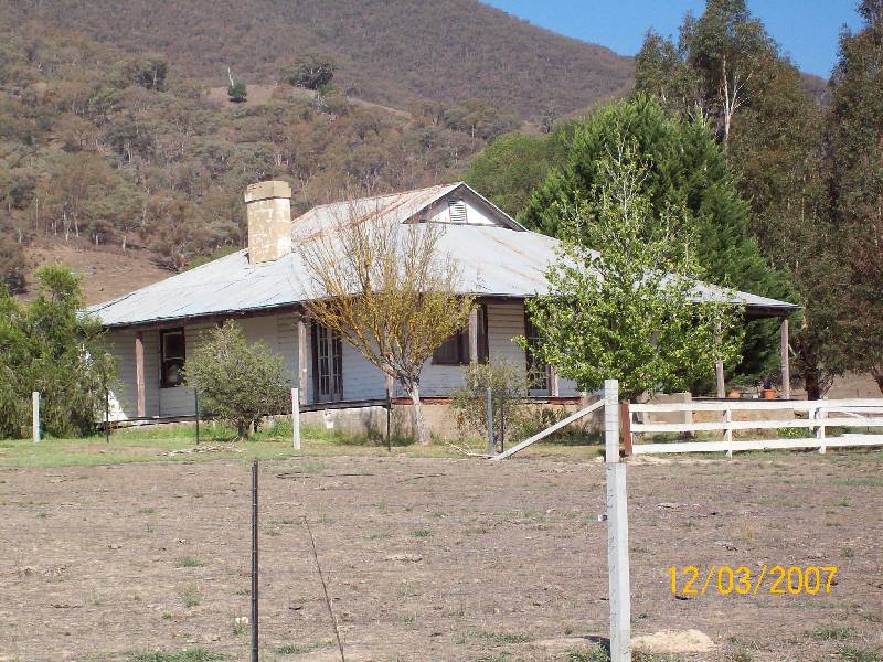 151 East Gilmore Road, Tumut NSW 2720