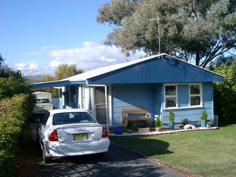 120 Capper Street, Tumut NSW 2720
