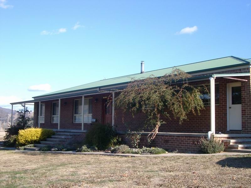 2/66 Whatmans Lane, Tumut NSW 2720