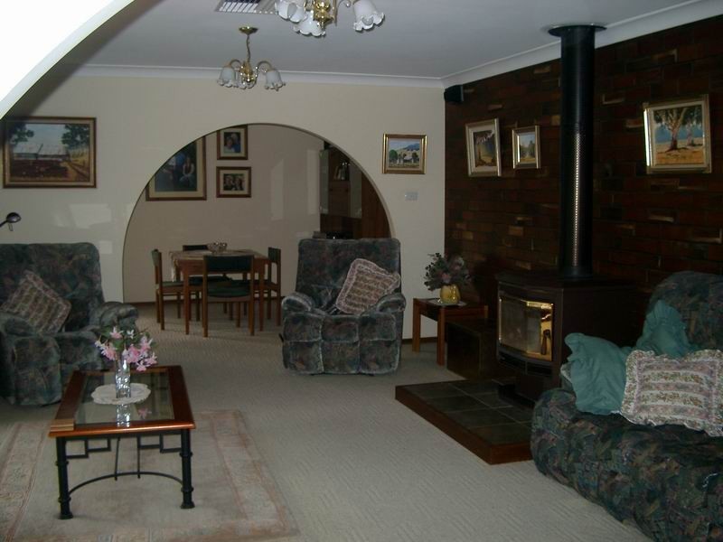 24 Cloverdale Road, Tumut NSW 2720