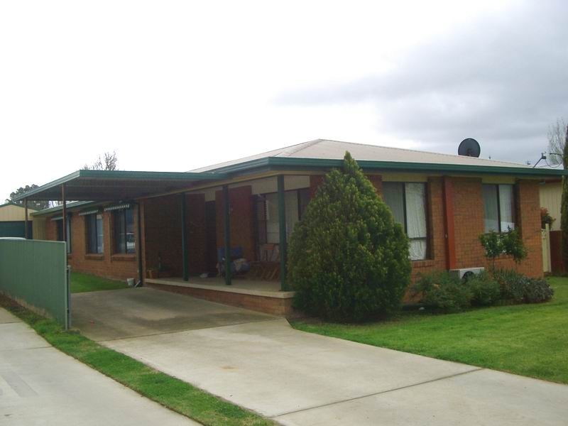 33 Herbert Street, Tumut NSW 2720