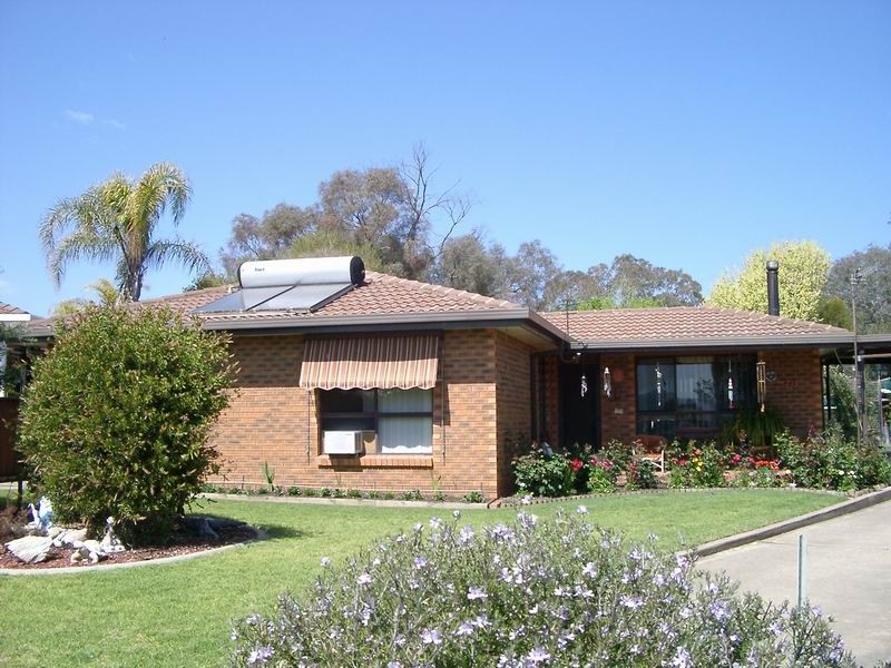 27 Wattle Crescent, Tumut NSW 2720