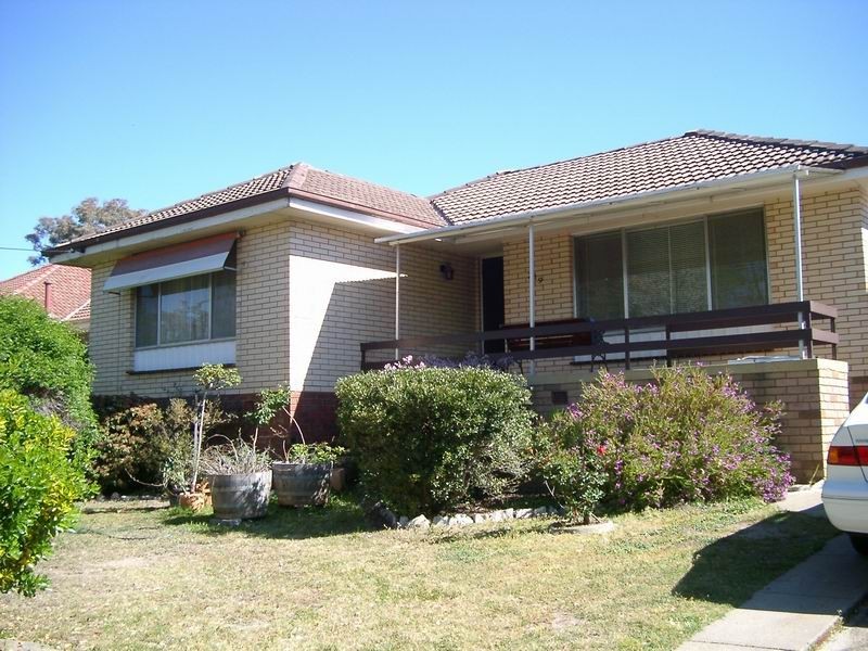 219 Simpson Street, Tumut NSW 2720