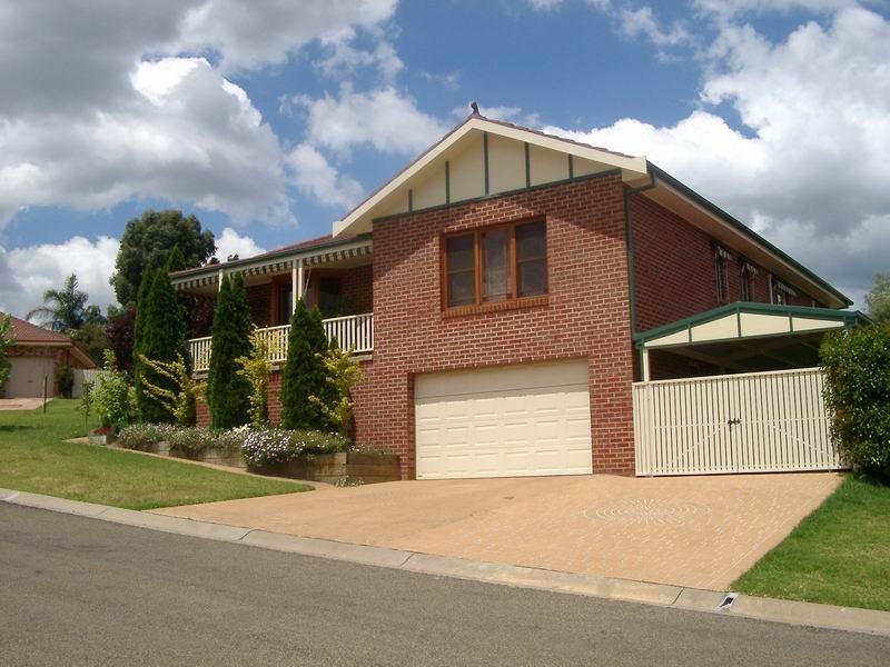 1 Coolamine  Circuit, Tumut NSW 2720