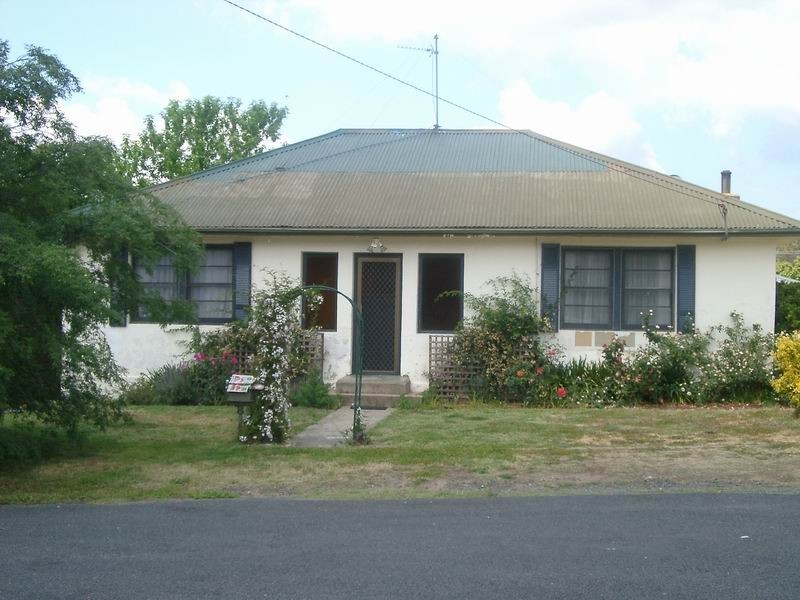 8 Mountford Street, Tumut NSW 2720