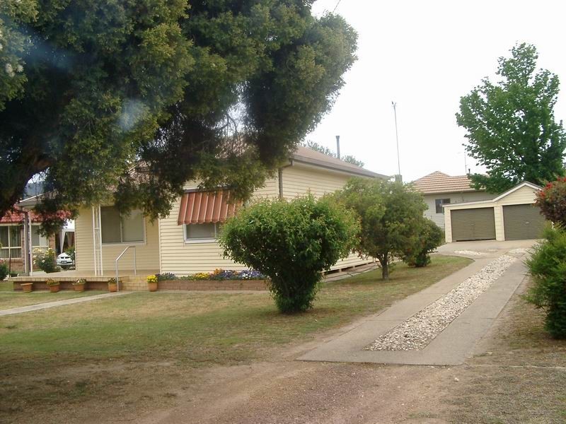 205 Capper Street, Tumut NSW 2720