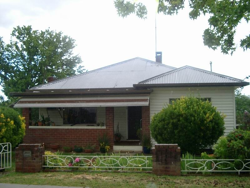 50 Simpson Street, Tumut NSW 2720