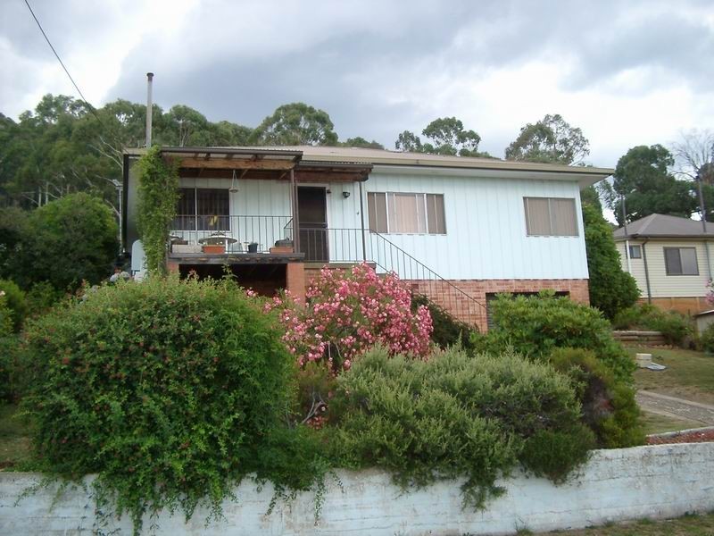 4  Vista Ave, Batlow NSW 2730