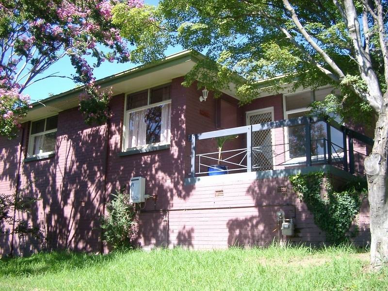 26 Clarke Street, Tumut NSW 2720