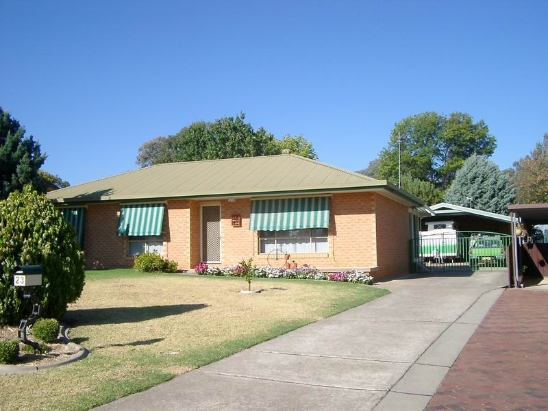 23 Wattle Cres, Tumut NSW 2720