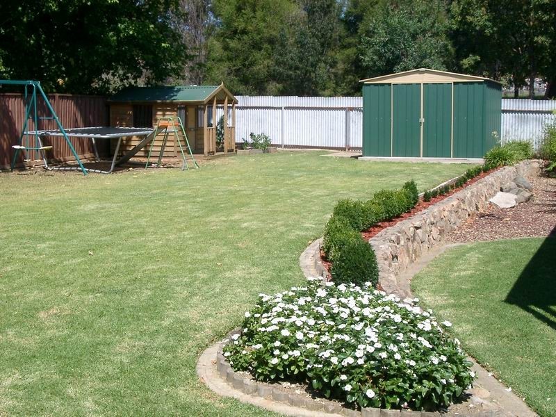 23 Wattle Cres, Tumut NSW 2720
