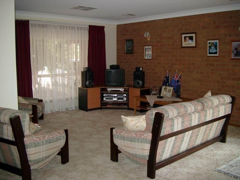 40 Bundara Cres, Tumut NSW 2720