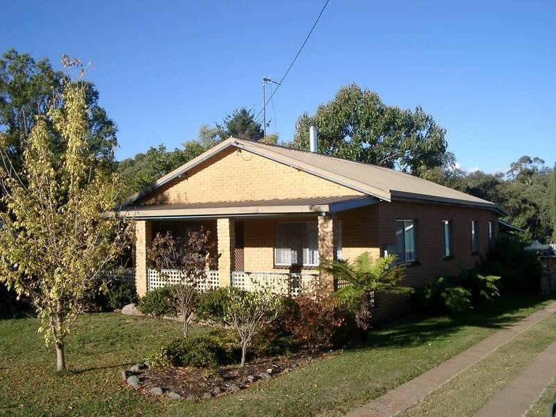 99 Forest Road, Batlow NSW 2730