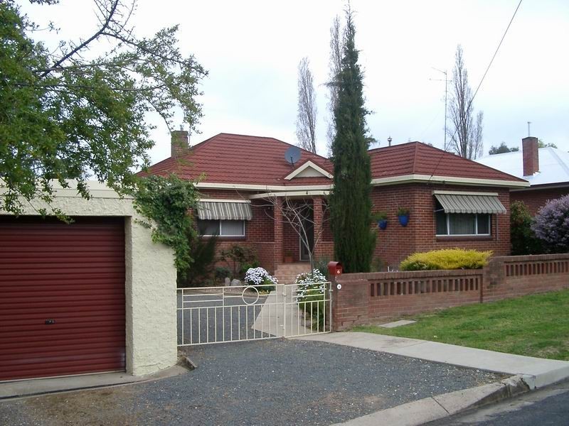 6 Clunie Ave, Tumut NSW 2720