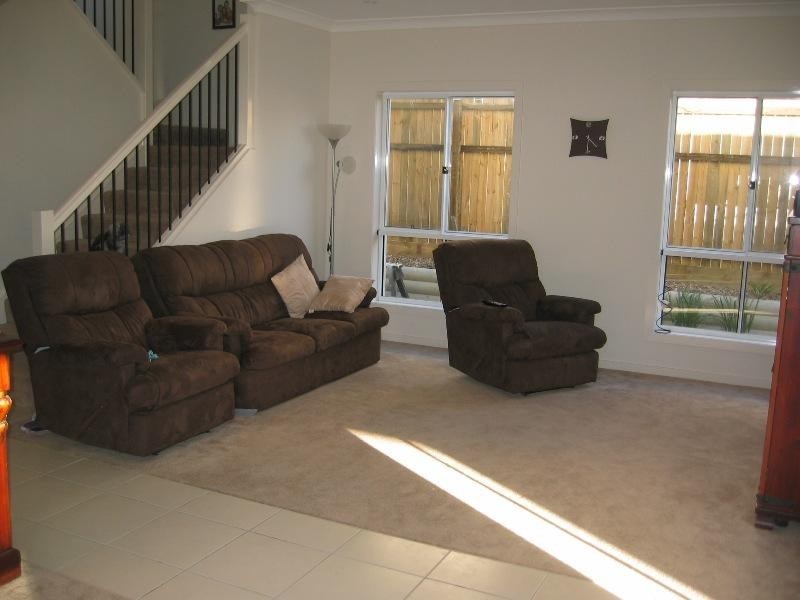 45 Hillview Cres, Little Mountain QLD 4551