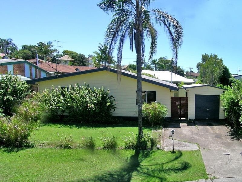 5 Sutherland St, Dicky Beach QLD 4551