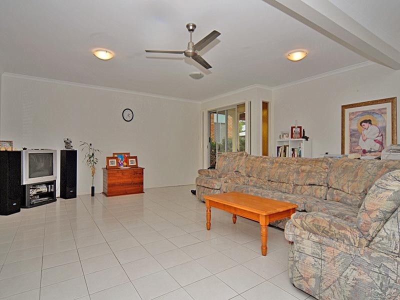 5 Sutherland St, Dicky Beach QLD 4551