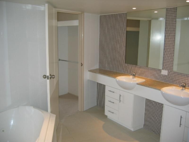 Unit 5  ‘Windsong’, 34-36 Canberra Tce, Caloundra QLD 4551