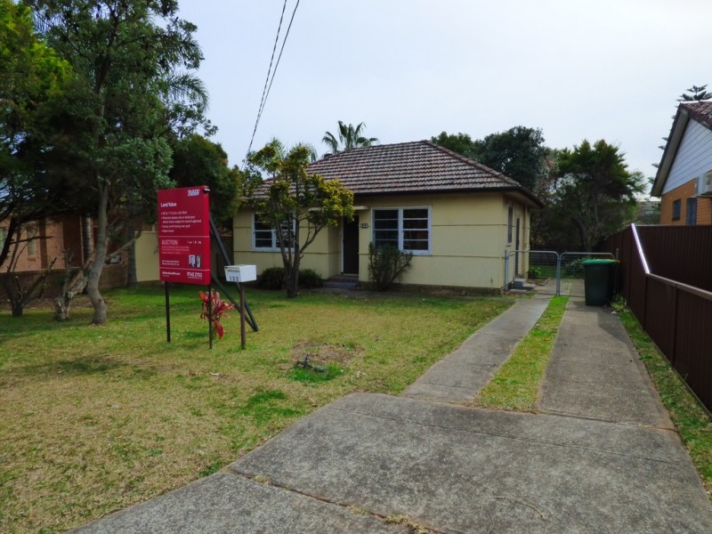 122 WILBUR STREET, Greenacre NSW 2190