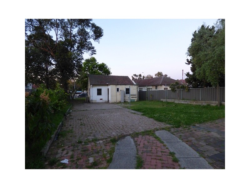 122 BORONIA STREET, Greenacre NSW 2190