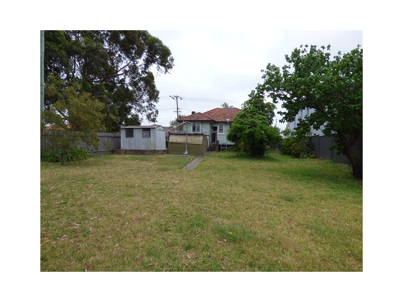 7 LAWFORD STREET, Greenacre NSW 2190