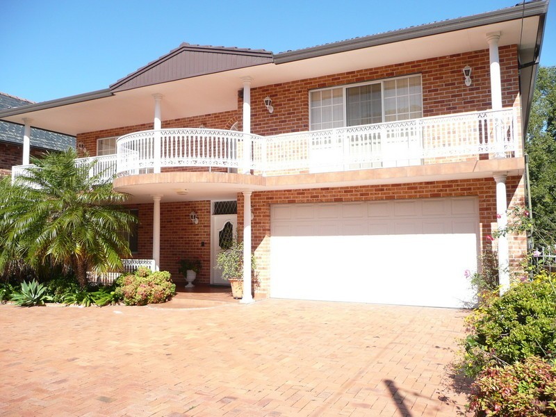 8 GELLING AVENUE, Strathfield NSW 2135