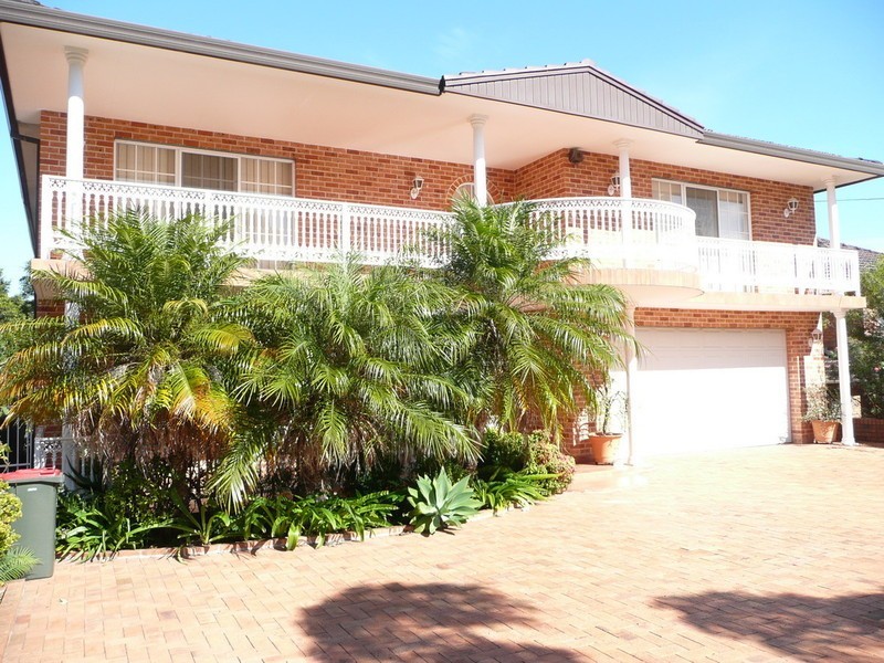 8 GELLING AVENUE, Strathfield NSW 2135