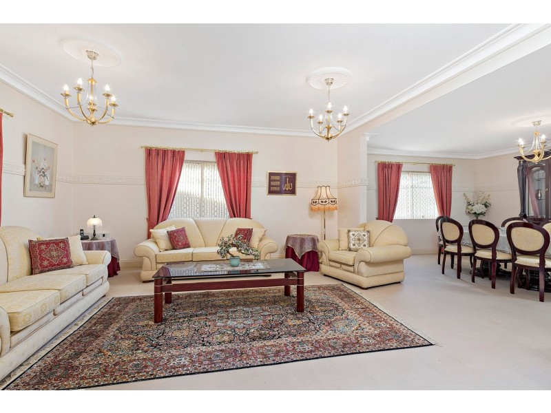 6 COLEMAN AVENUE, Regents Park NSW 2143