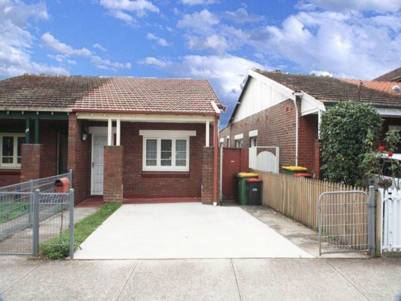 13 LOFTUS CRESCENT, Homebush NSW 2140