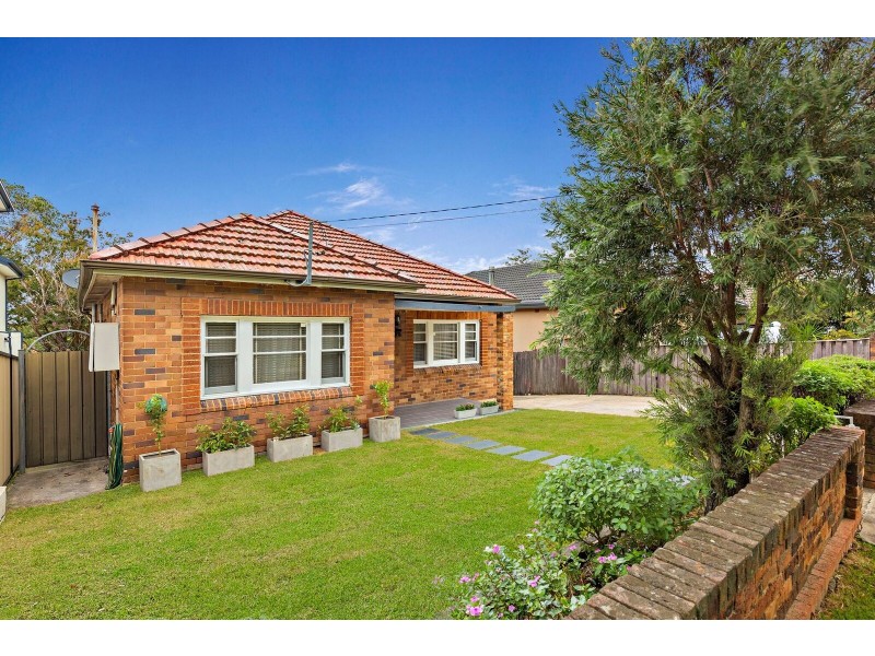 8 BENNETT AVENUE, Strathfield South NSW 2136