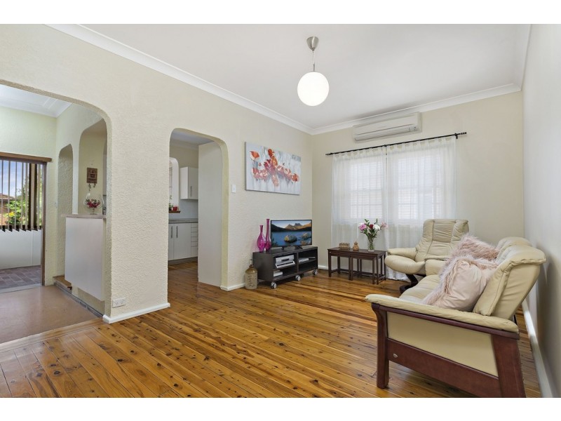 8 BENNETT AVENUE, Strathfield South NSW 2136